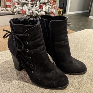 Black Bonnibel ankle boots with lace up accent